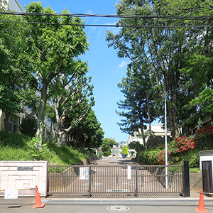 横浜市立山内中学校（約590～620m／徒歩8分※1）