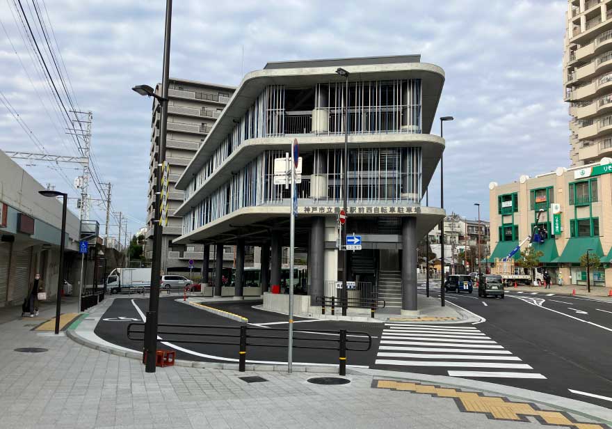 垂水駅西側ロータリー 立体原付駐車場 提供写真